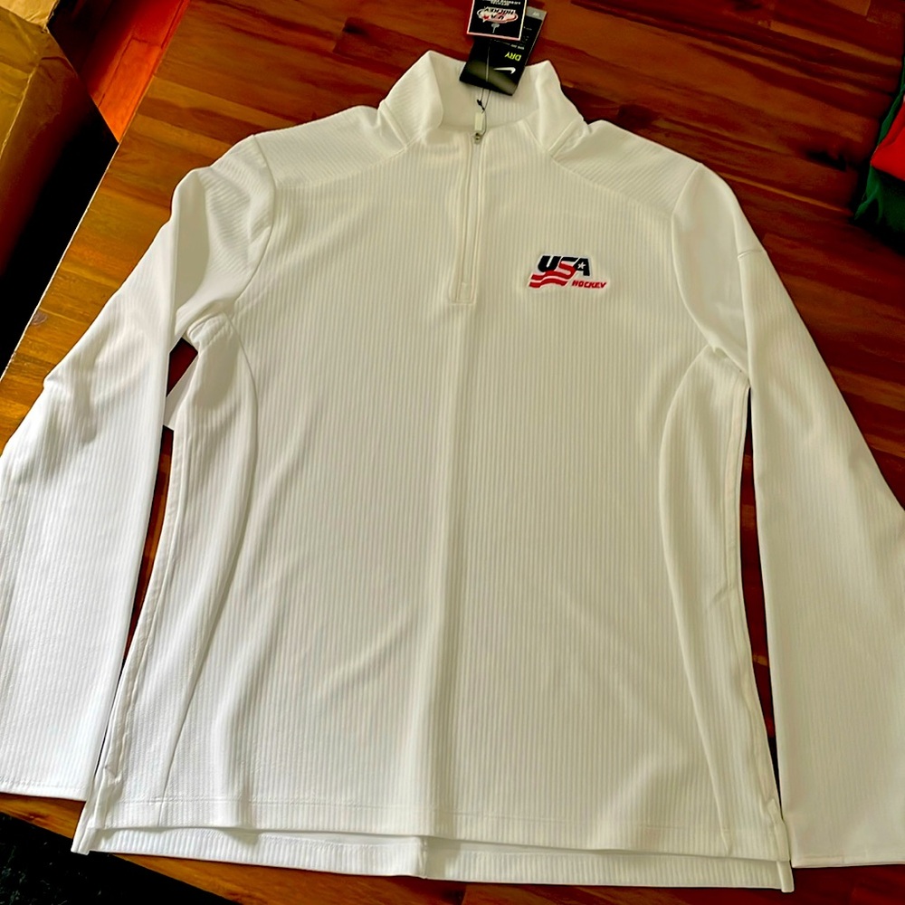 Nike women’s white 1/4 zip